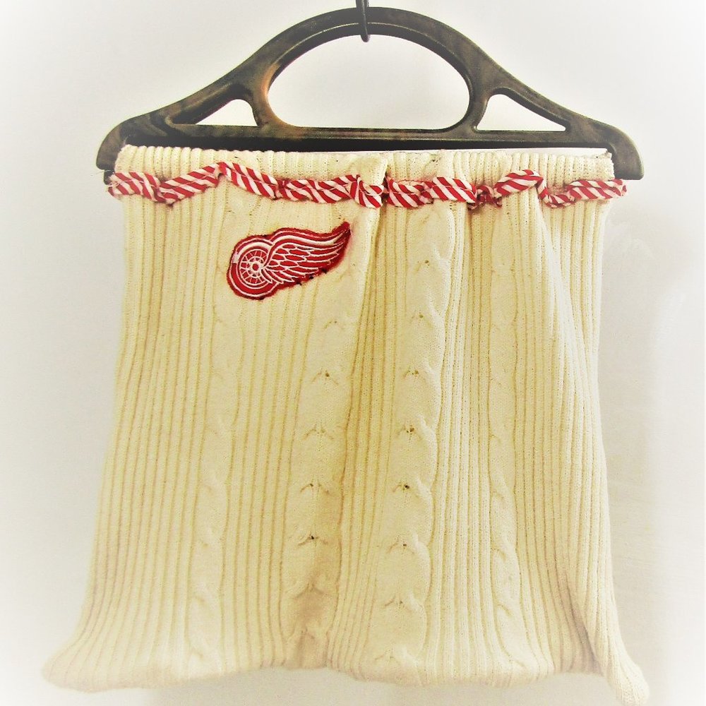 Red Wings Waled Purse